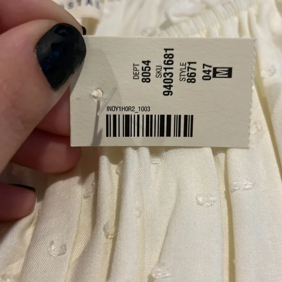 Simple Flowy White dress - Picture 4 of 4